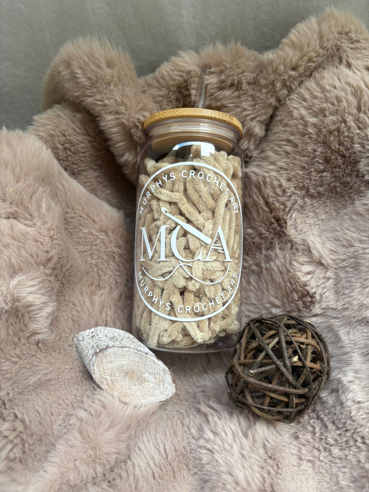 Becher mit Strohhalm "Alexa, vernäh die Fäden"